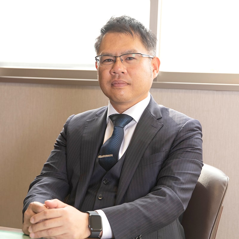 代表取締役社長　亘鍋　慶一